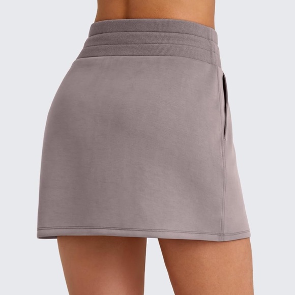Stylish Women's Taupe Mini Skirt - Picture 4 of 11